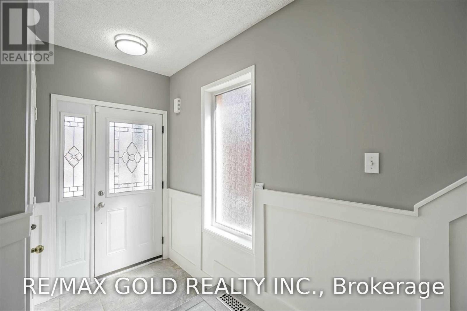 9 Blue Lake Avenue, Brampton, Ontario  L6X 4W1 - Photo 2 - W13877176