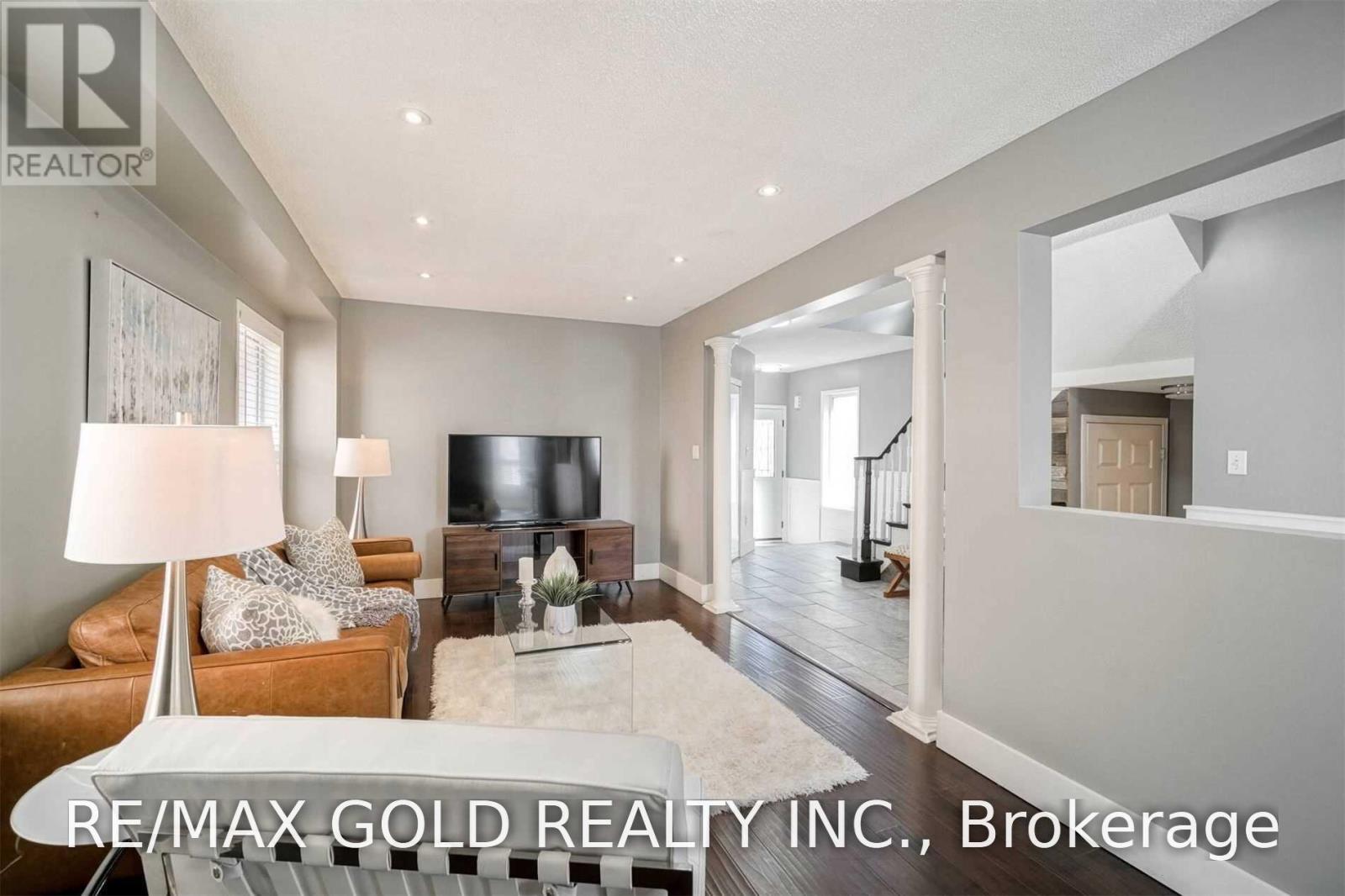 9 Blue Lake Avenue, Brampton, Ontario  L6X 4W1 - Photo 3 - W13877176