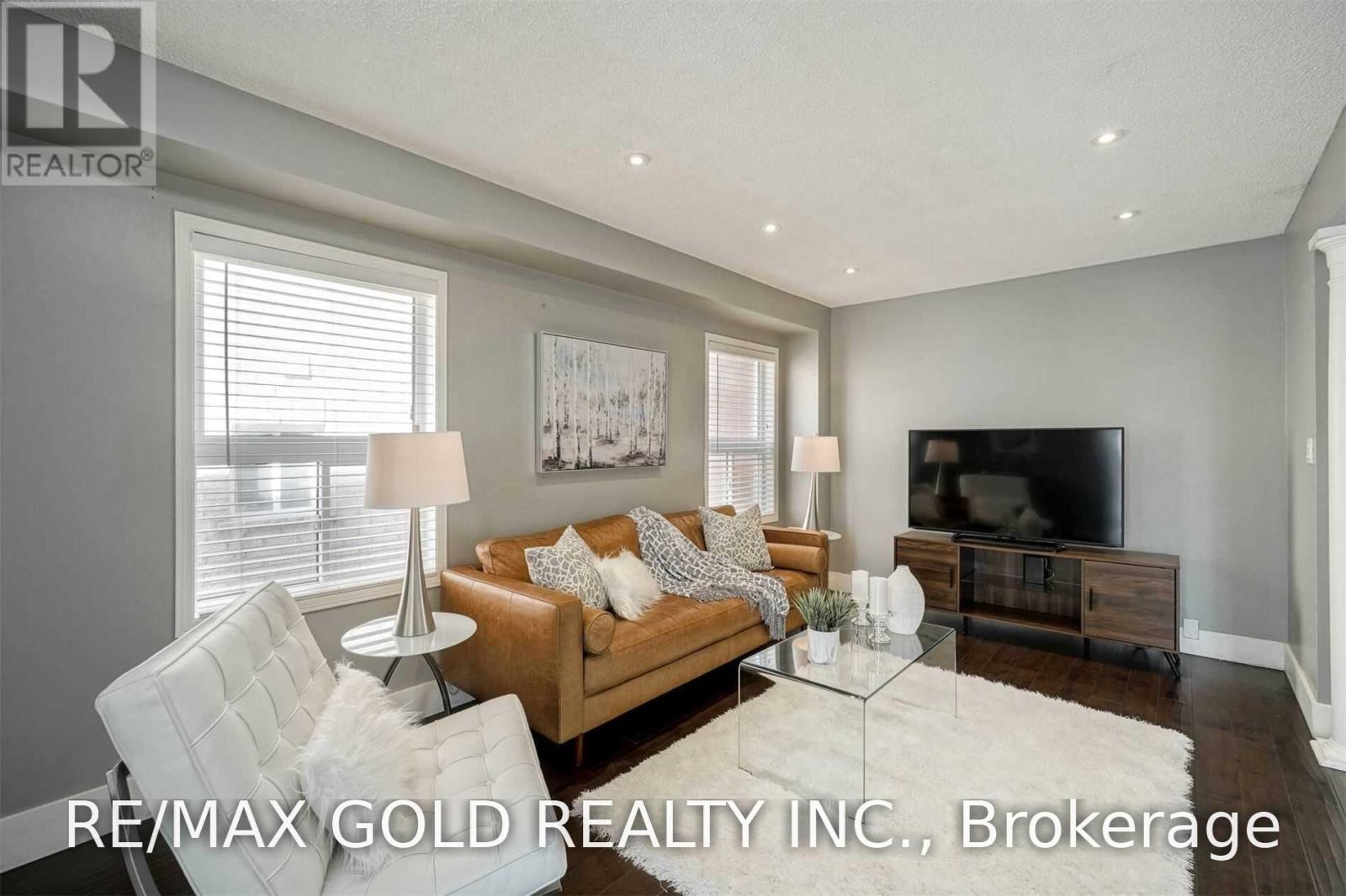 9 Blue Lake Avenue, Brampton, Ontario  L6X 4W1 - Photo 4 - W13877176