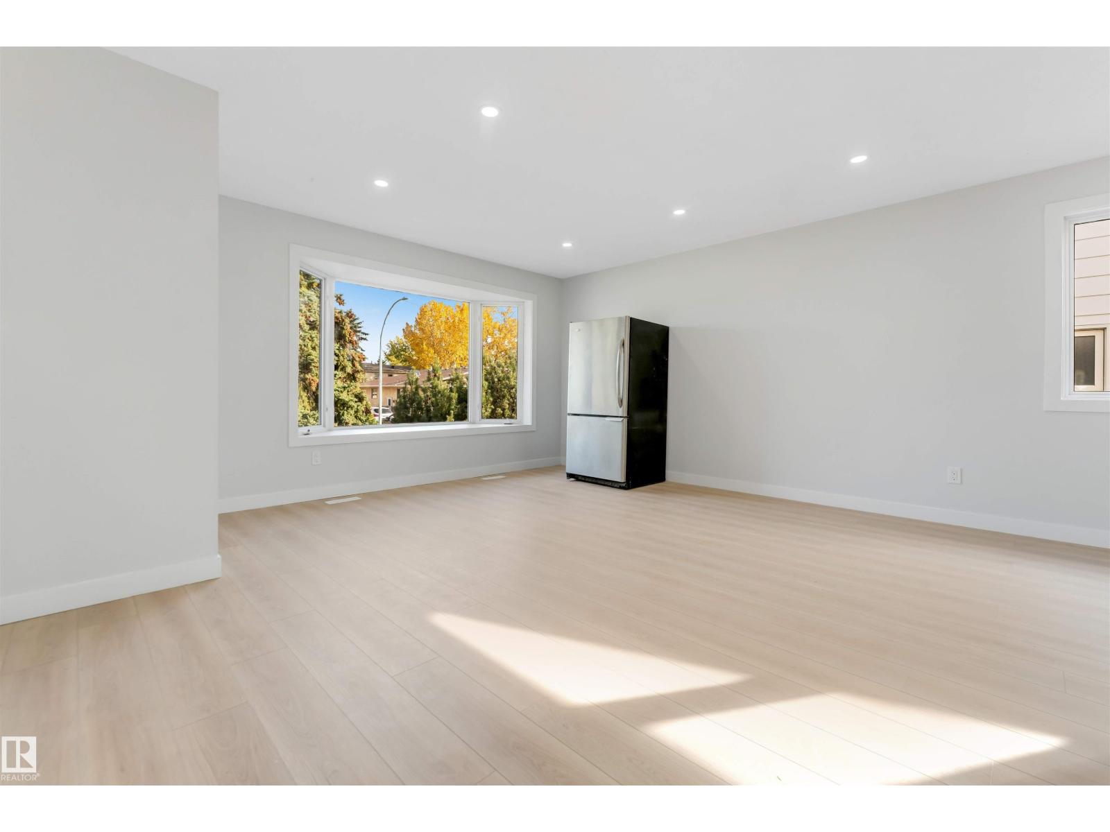 3432 60 St Nw, Edmonton, Alberta  T6L 1E2 - Photo 2 - E4512223