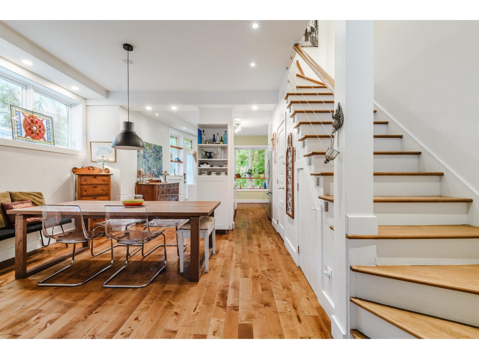 77 Rue Prince-Arthur O. Montréal (Le Plateau-Mont-Royal) Quebec Canada H2X1S5 4