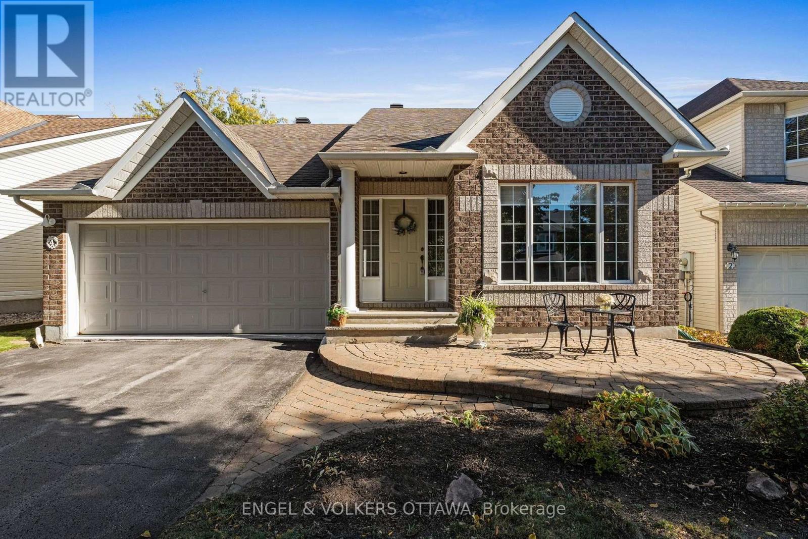 4 Burnstead Crescent, Ottawa, Ontario  K2M 2T4 - Photo 1 - X13877338