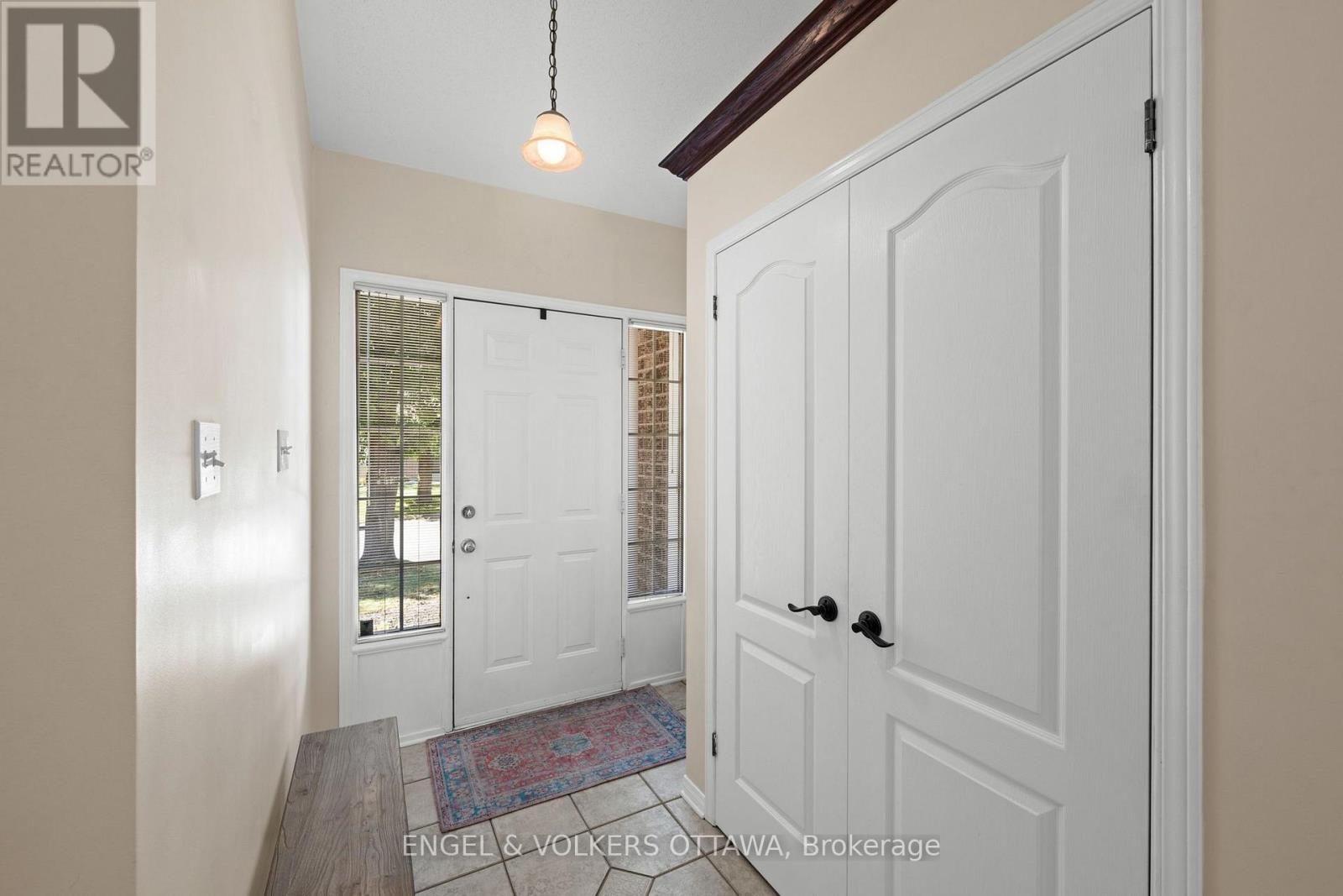 4 Burnstead Crescent, Ottawa, Ontario  K2M 2T4 - Photo 3 - X13877338