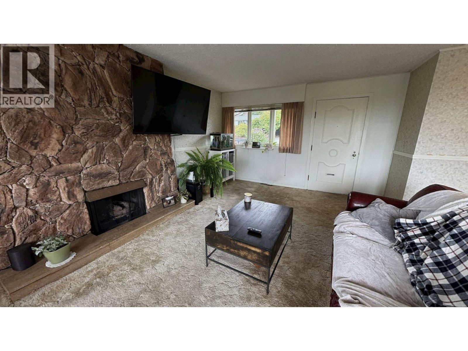 4258 Irmin Street, Burnaby, British Columbia  V5J 1X5 - Photo 3 - R3173751