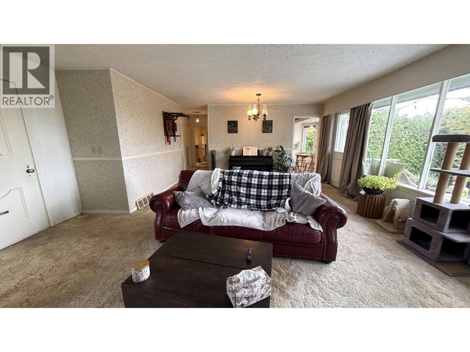 4258 Irmin Street, Burnaby, British Columbia  V5J 1X5 - Photo 4 - R3173751