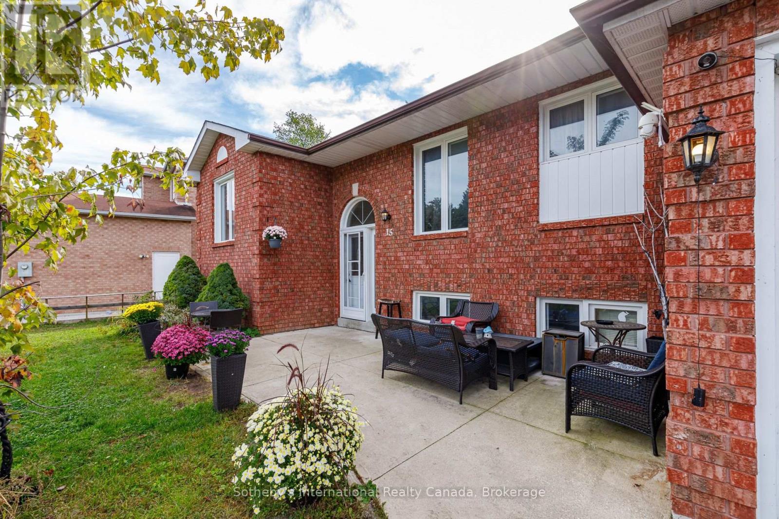 15 Port Royal Trail, Wasaga Beach, Ontario L9Z 1H7 - Photo 2 - S13877344