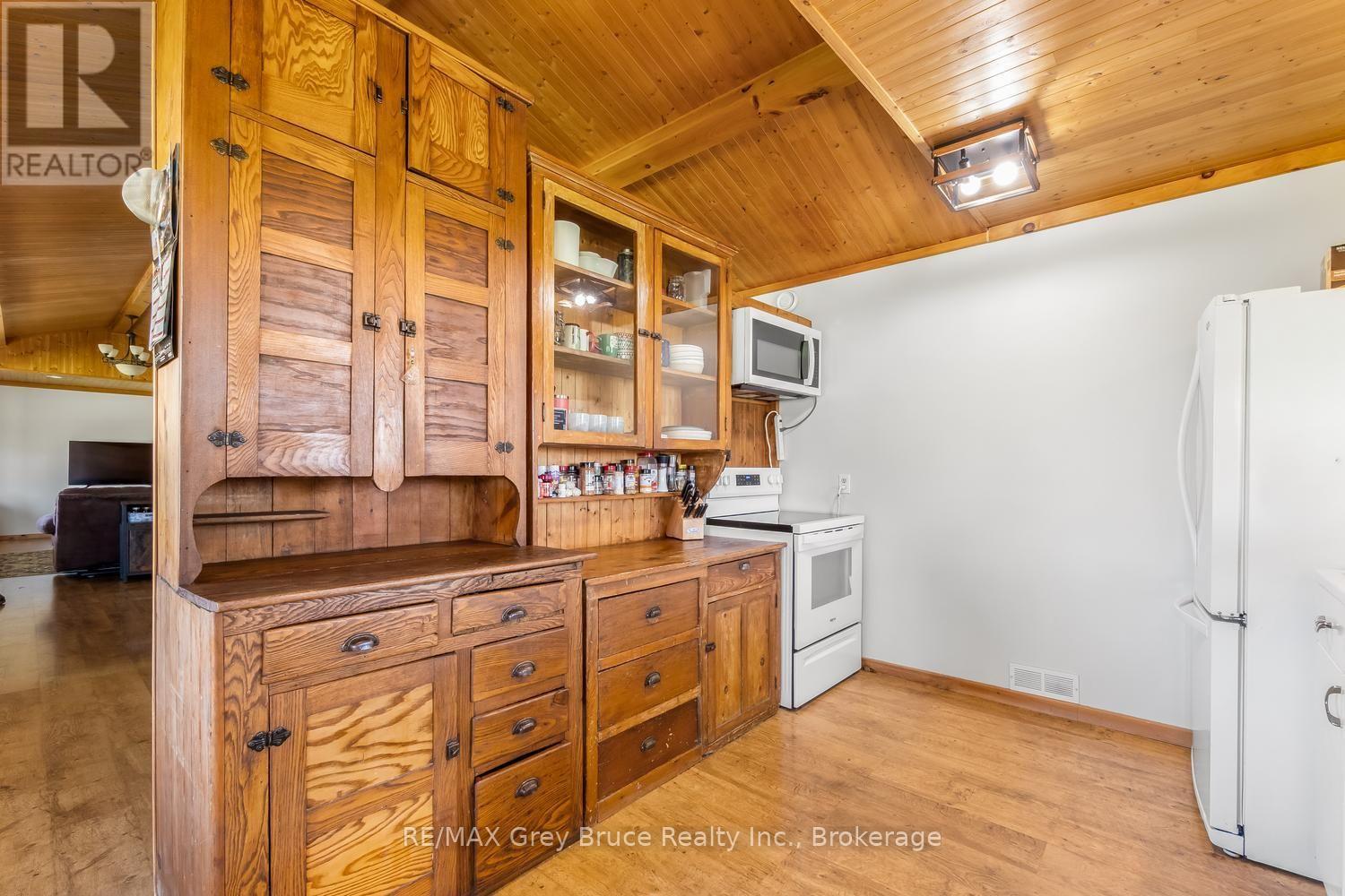 402622 Grey 17 Road, Georgian Bluffs, Ontario N0H 2T0 - Photo 14 - X13877324