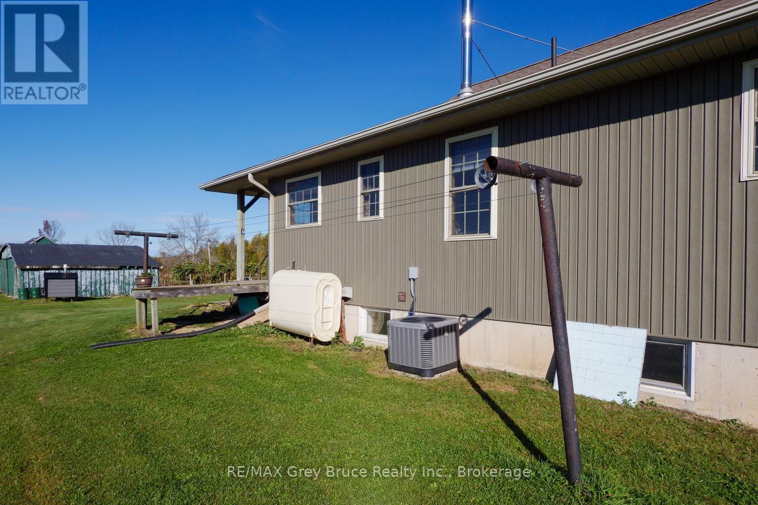 402622 Grey 17 Road, Georgian Bluffs, Ontario N0H 2T0 - Photo 37 - X13877324