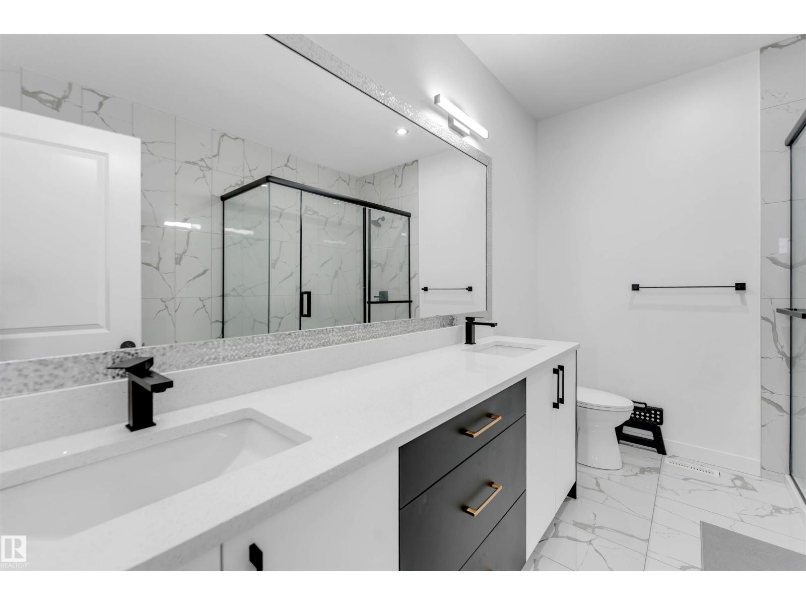 1428 11 AV NW