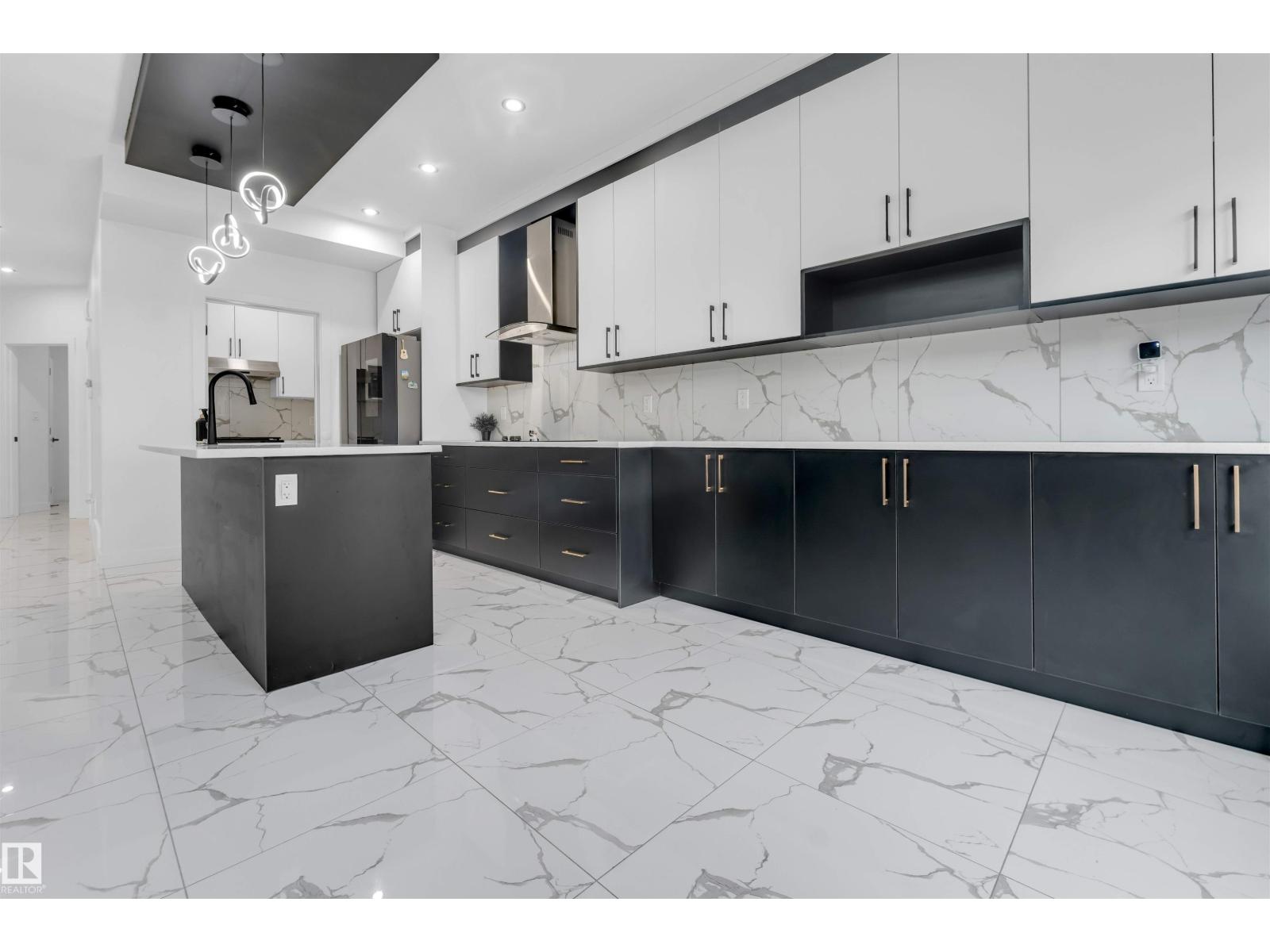 1428 11 AV NW