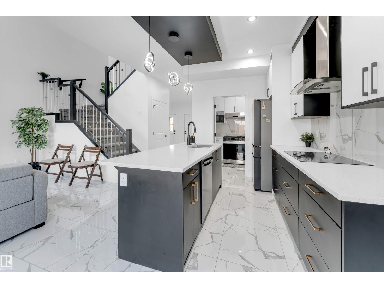 1428 11 AV NW