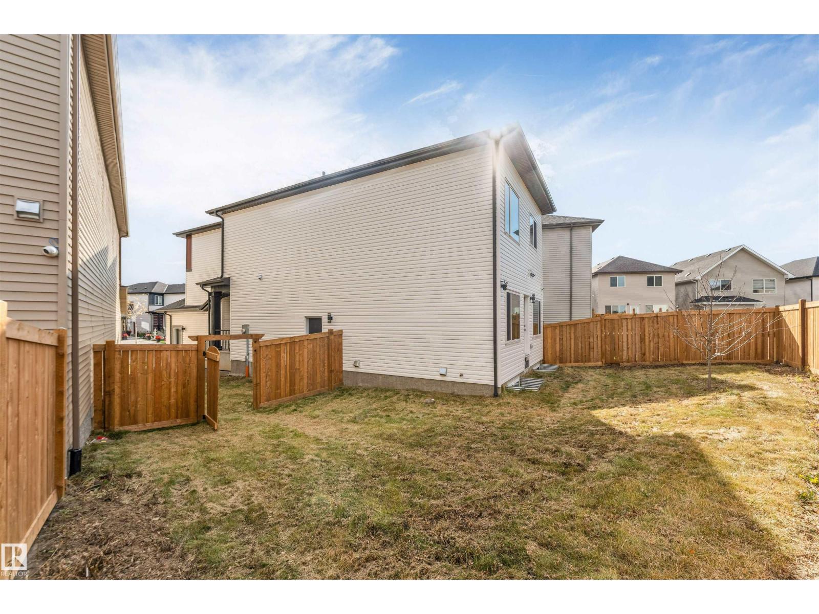 1428 11 AV NW