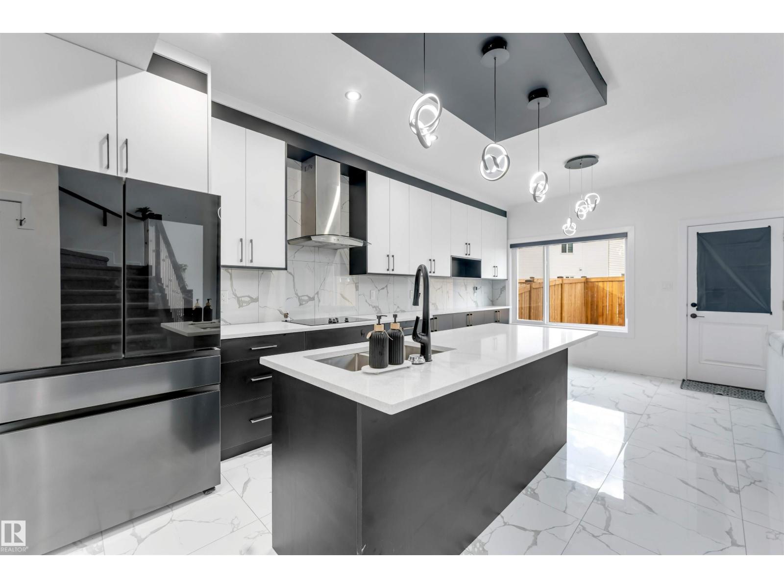 1428 11 AV NW