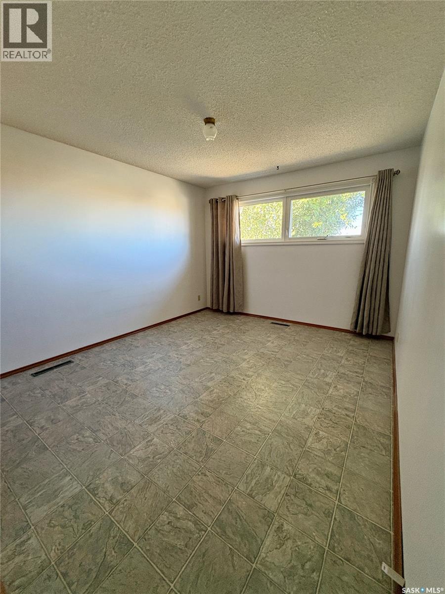 306 2nd Street W, Kyle, Saskatchewan  S0L 1T0 - Photo 12 - SK050233