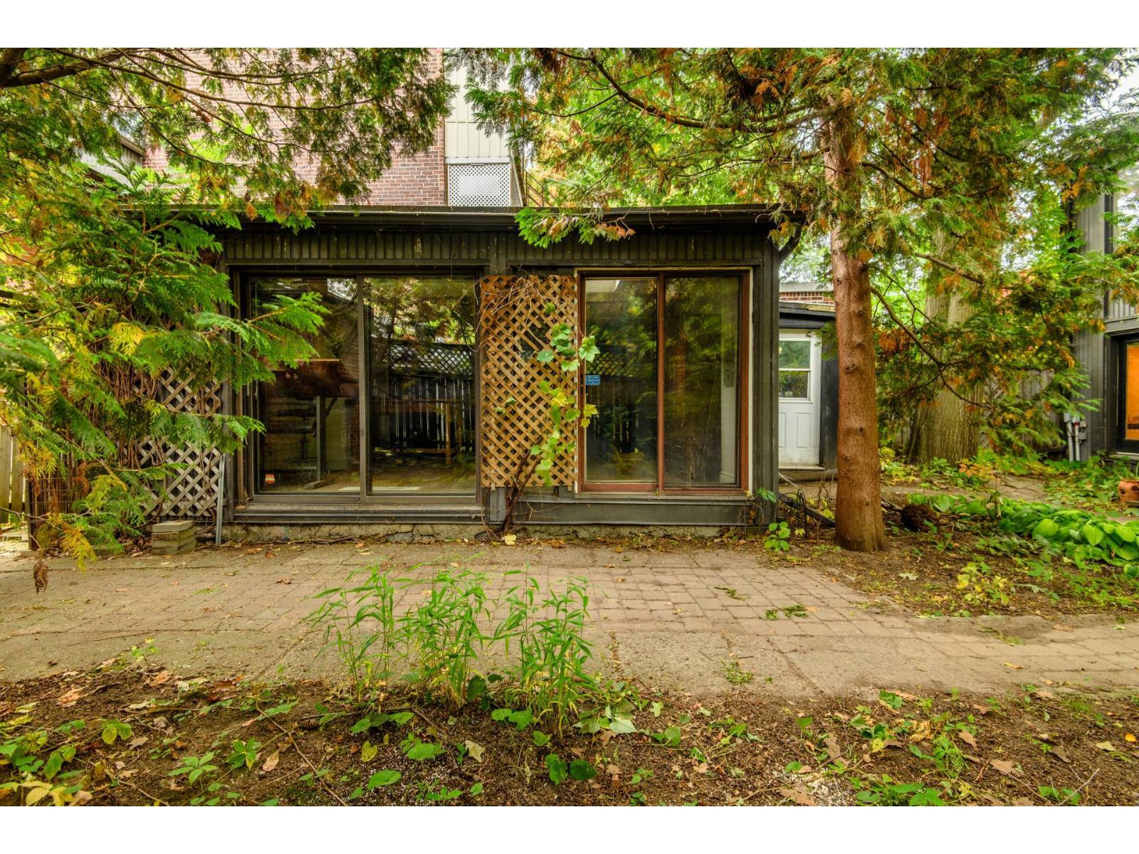 1711-1717 Rue Plessis Montréal (Ville-Marie) Quebec Canada H2L2X8 4