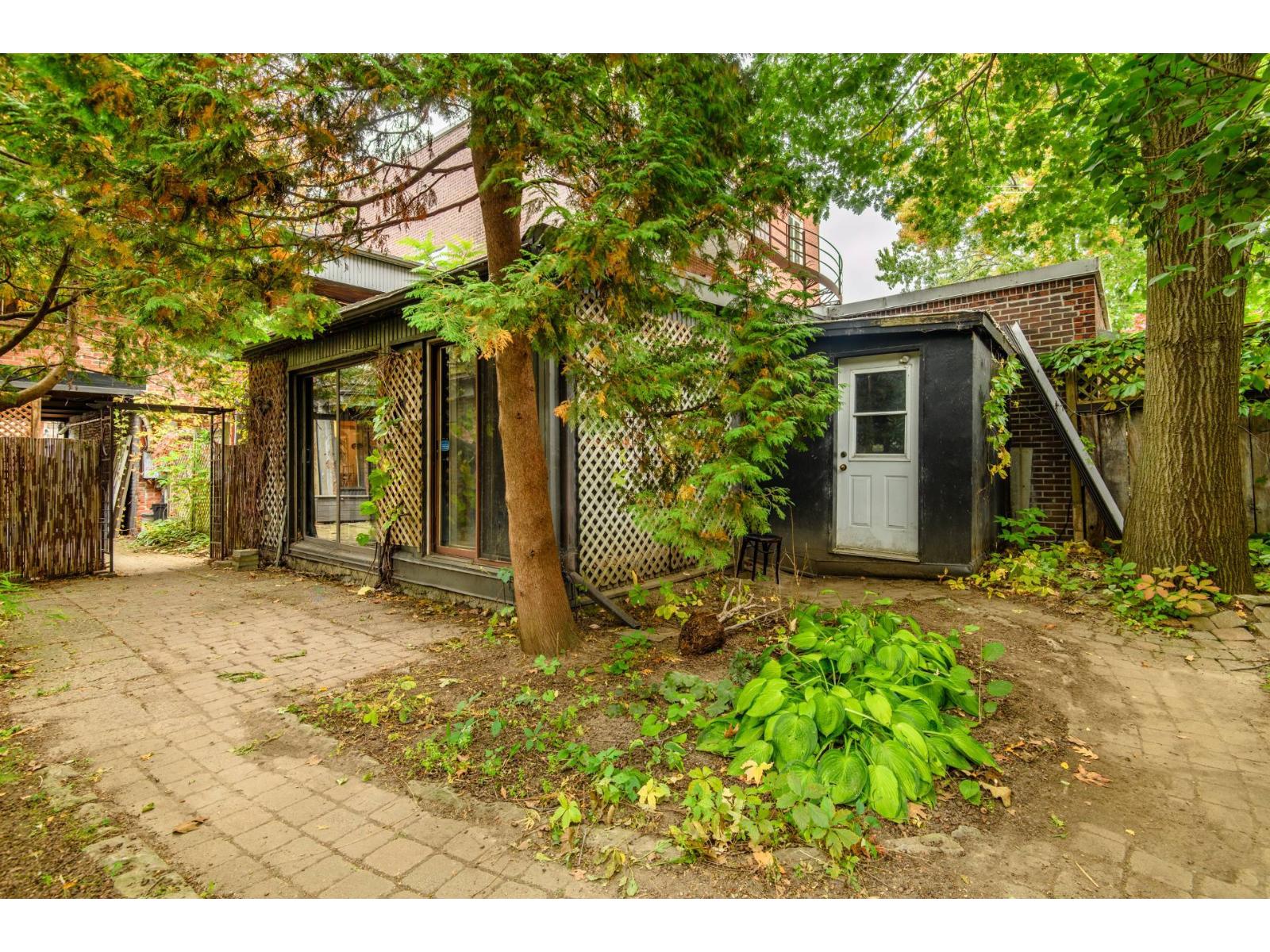 1711-1717 Rue Plessis Montréal (Ville-Marie) Quebec Canada H2L2X8 5