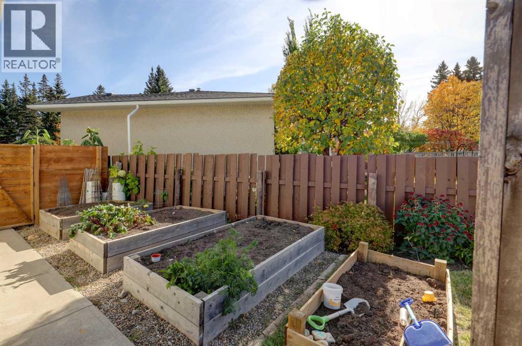 4827 Montana Drive NW, Calgary, Alberta  T3B 1G3 - Photo 24 - A2350101