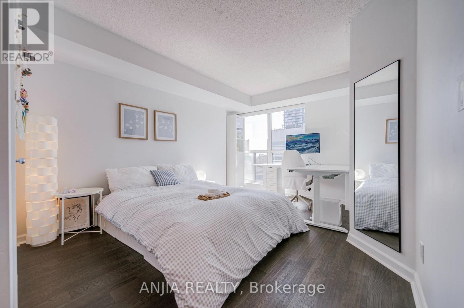 2011 - 8 Park Road, Toronto, Ontario  M4W 3S5 - Photo 5 - C13877342