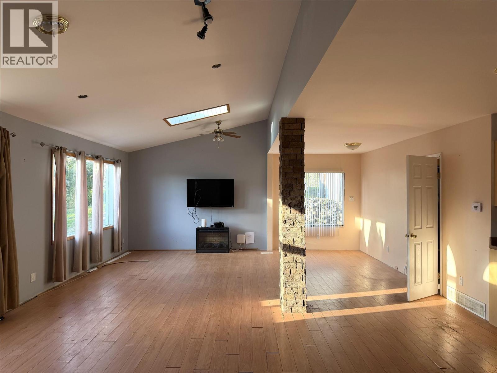 2409 Sunset Boulevard Creston British Columbia Canada V0B1G5 5