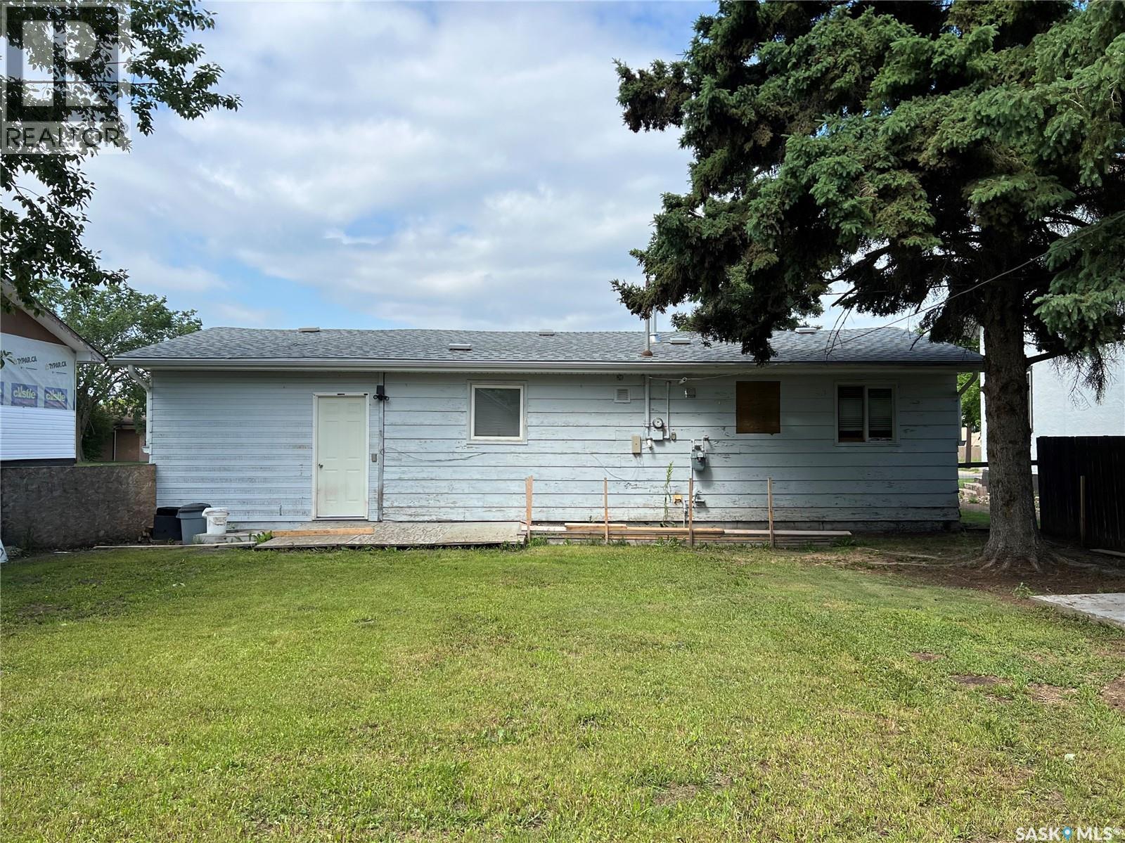 504 3rd Street W, Meadow Lake, Saskatchewan  S9X 1C9 - Photo 14 - SK050687