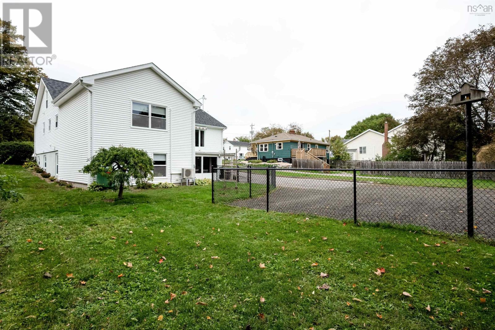 10 Connaught Ave Avenue Middleton Nova Scotia Canada B0S1P0 3