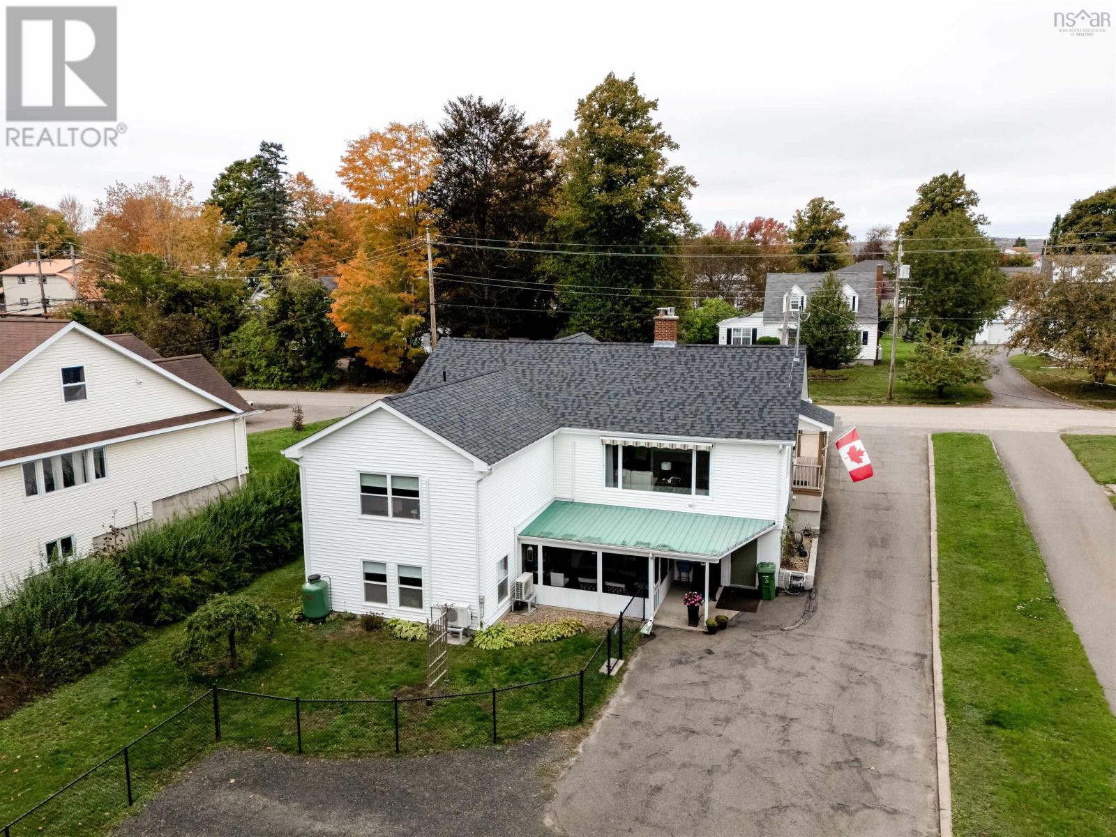 10 Connaught Ave Avenue Middleton Nova Scotia Canada B0S1P0 5