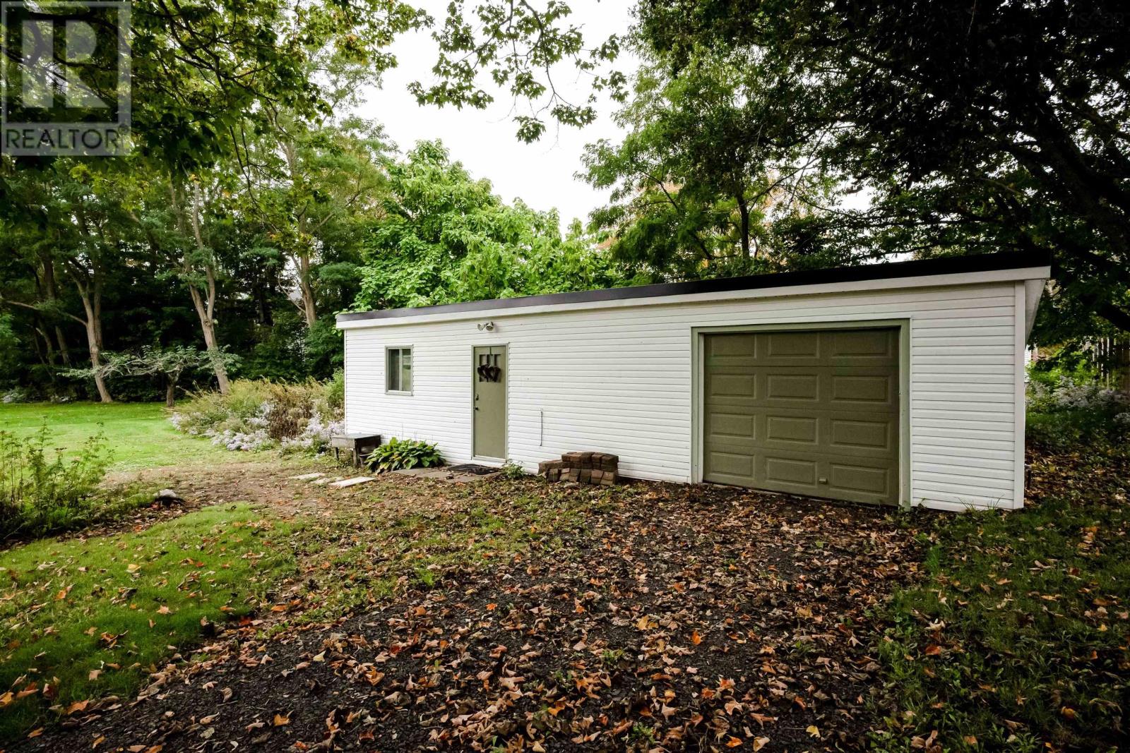 10 Connaught Ave Avenue Middleton Nova Scotia Canada B0S1P0 4