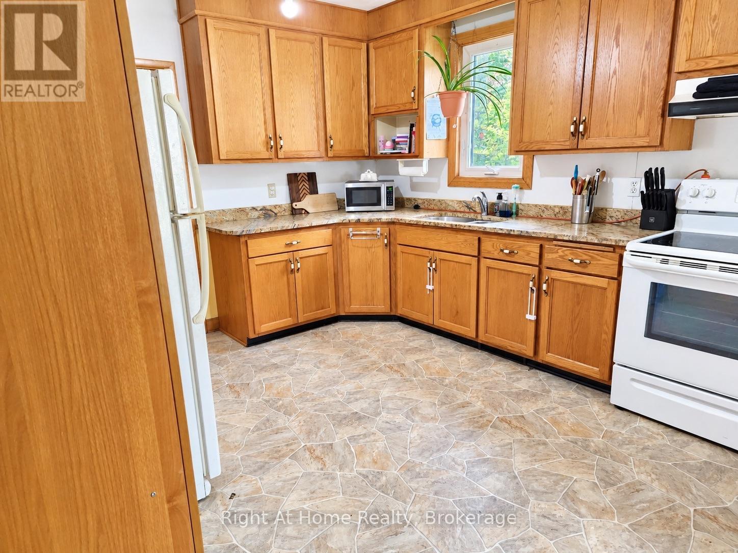 608 Marks Street S, Thunder Bay, Ontario  P7E 1M8 - Photo 4 - X13872640