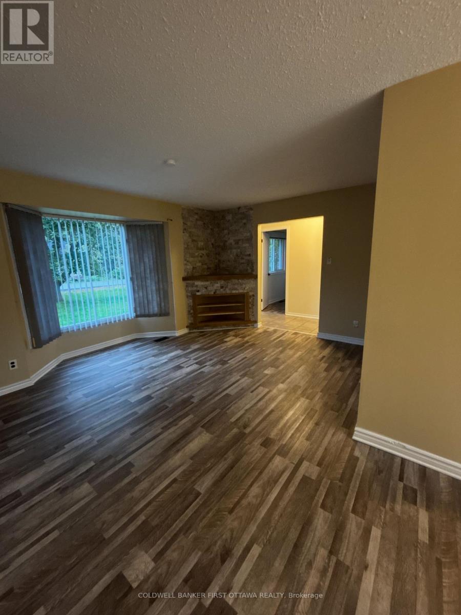 1084 Eadie Road, Russell, Ontario K4R 1C3 - Photo 3 - X13877582