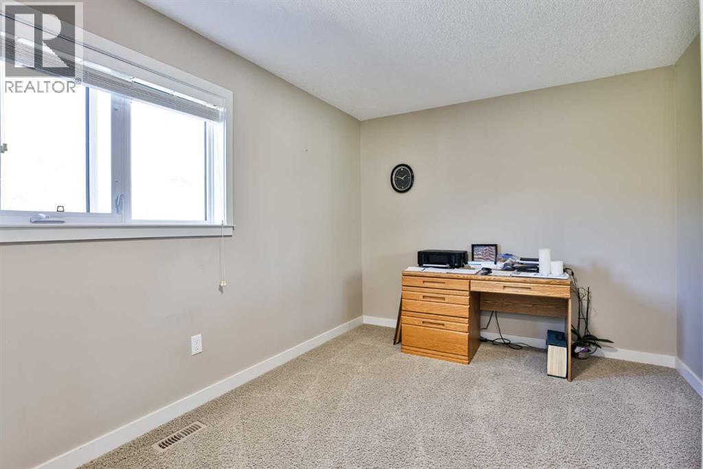 619 Chinook Crescent