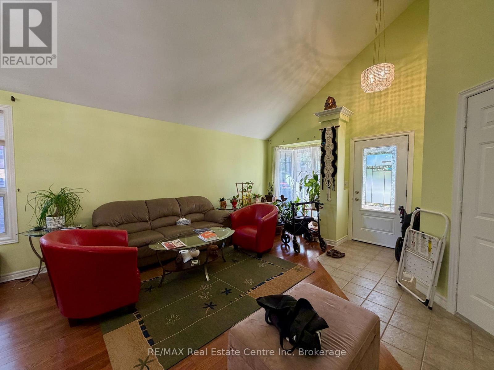 162 Clairfields Drive W, Guelph, Ontario  N1G 5A3 - Photo 2 - X13877432