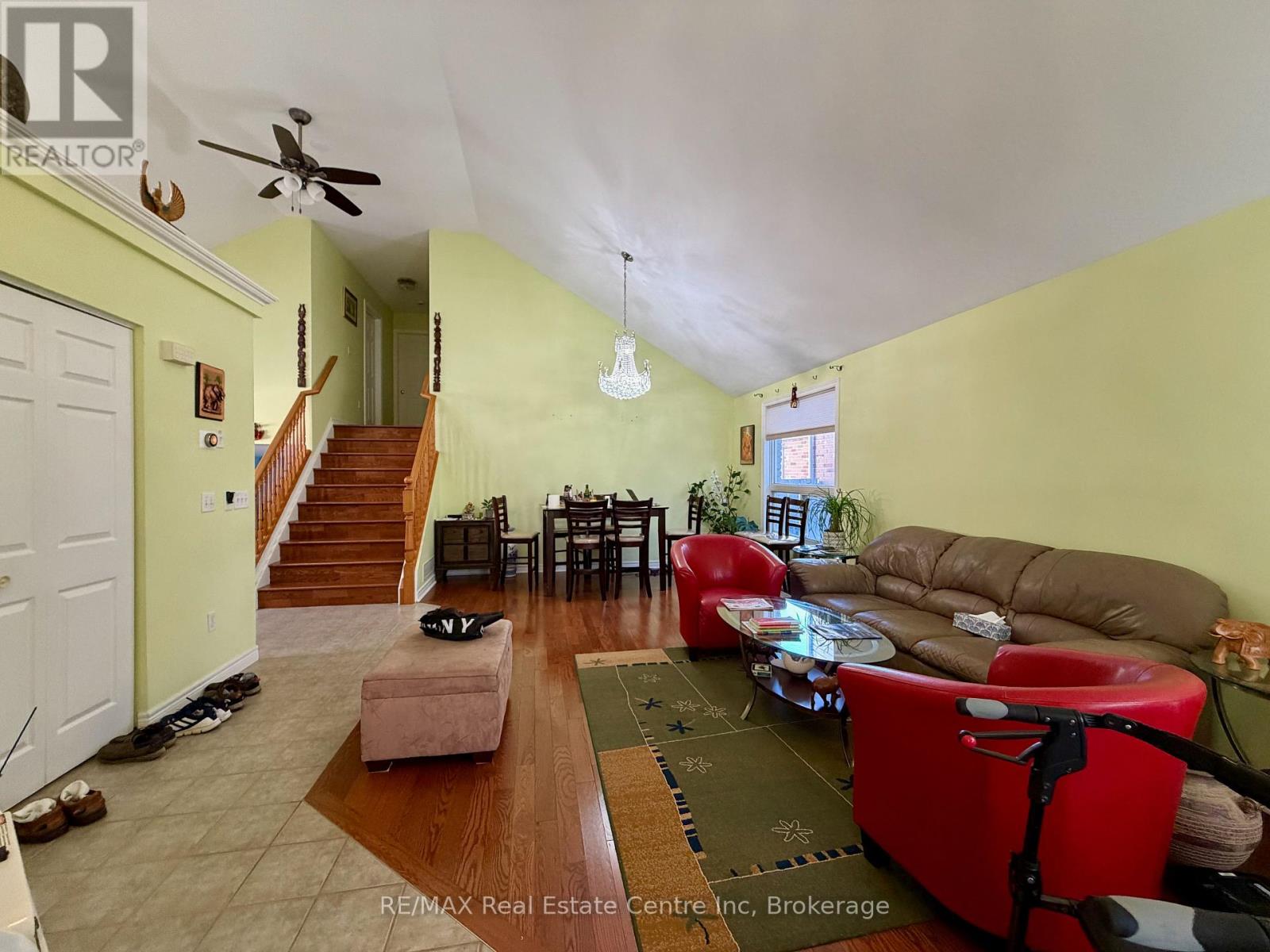 162 Clairfields Drive W, Guelph, Ontario  N1G 5A3 - Photo 3 - X13877432