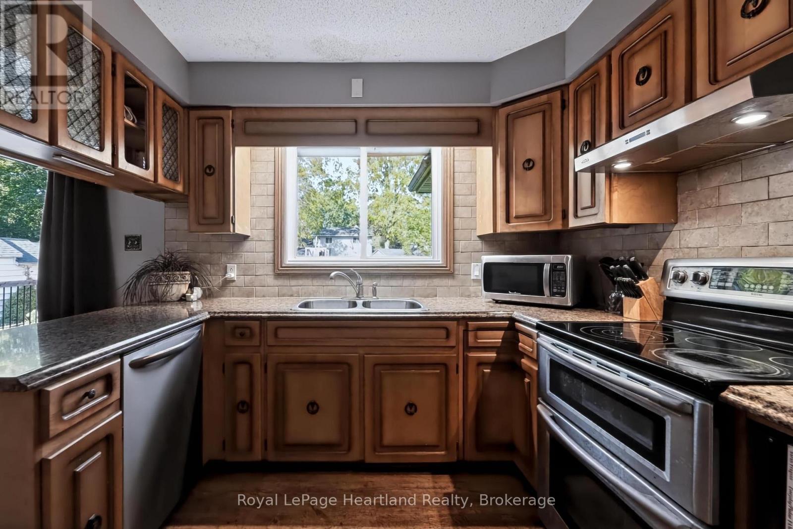 107 Mary Street, Central Huron, Ontario  N0M 1L0 - Photo 11 - X13877598