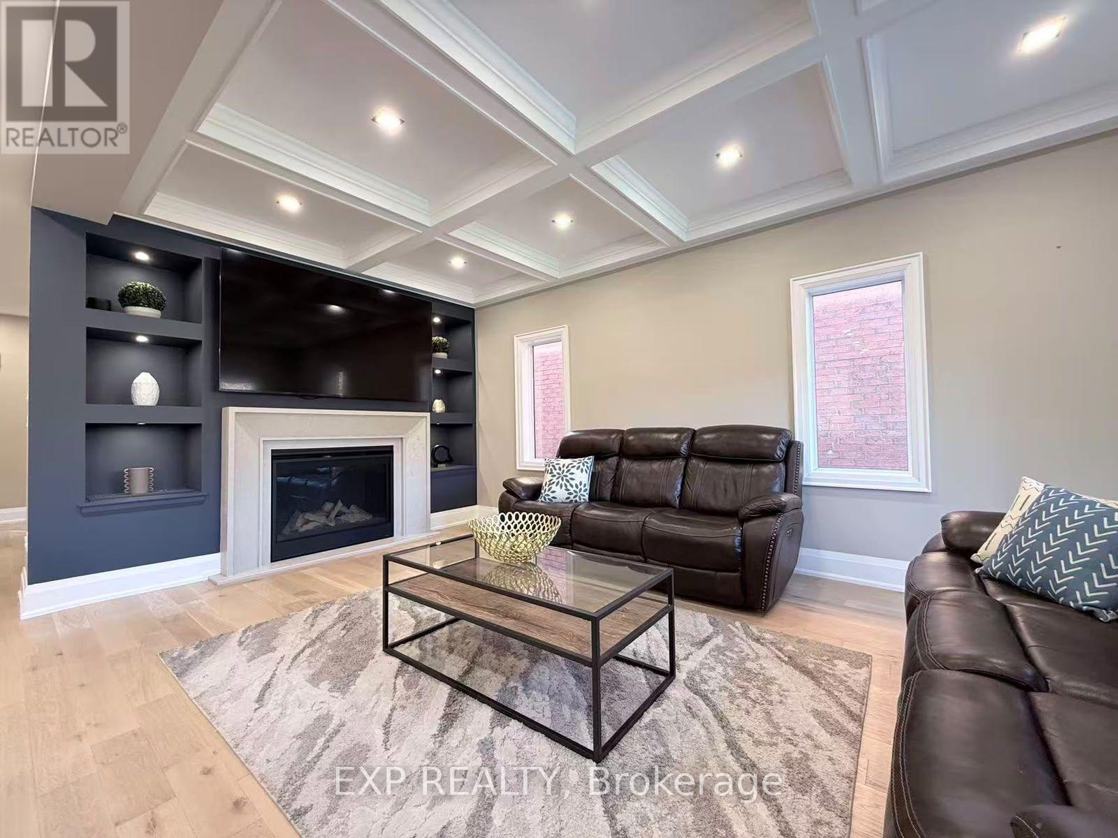 779 Mclaren Street, Newmarket, Ontario L3Y 8H3 - Photo 2 - N13877470