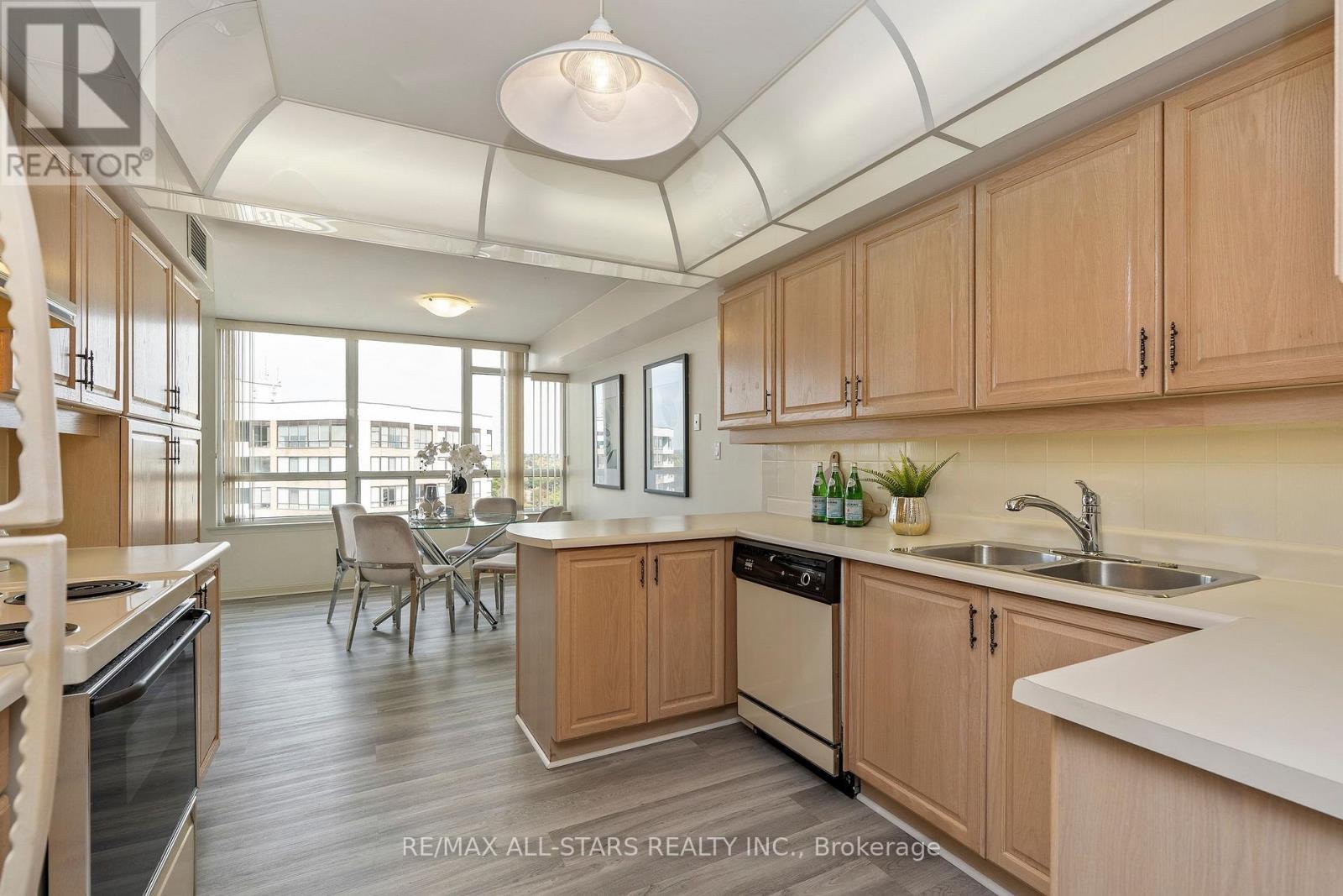 1102 - 610 Bullock Drive, Markham, Ontario  L3R 0G1 - Photo 14 - N13877644