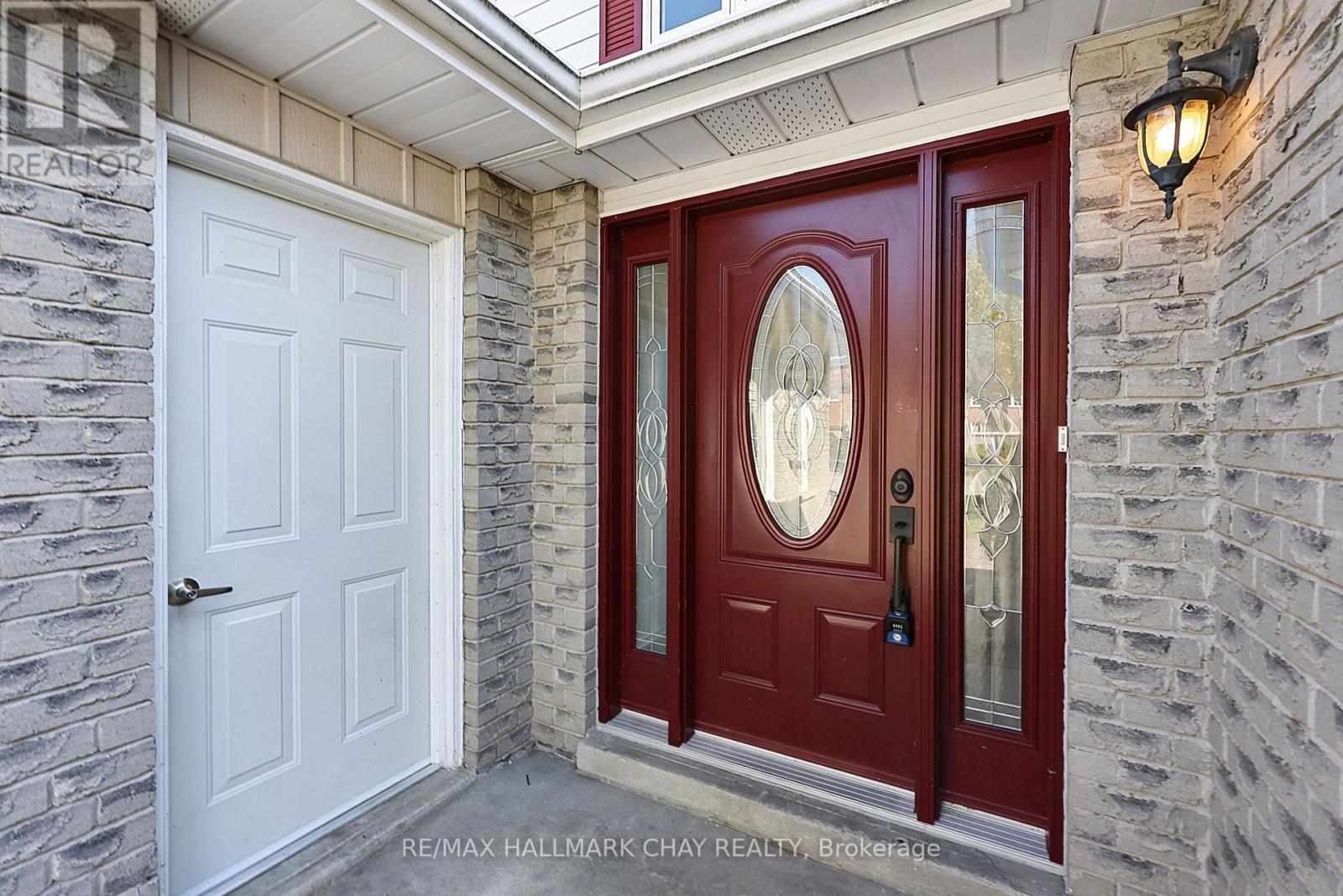 38 Imperial Crescent, Bradford West Gwillimbury, Ontario  L3Z 2N7 - Photo 2 - N13877460
