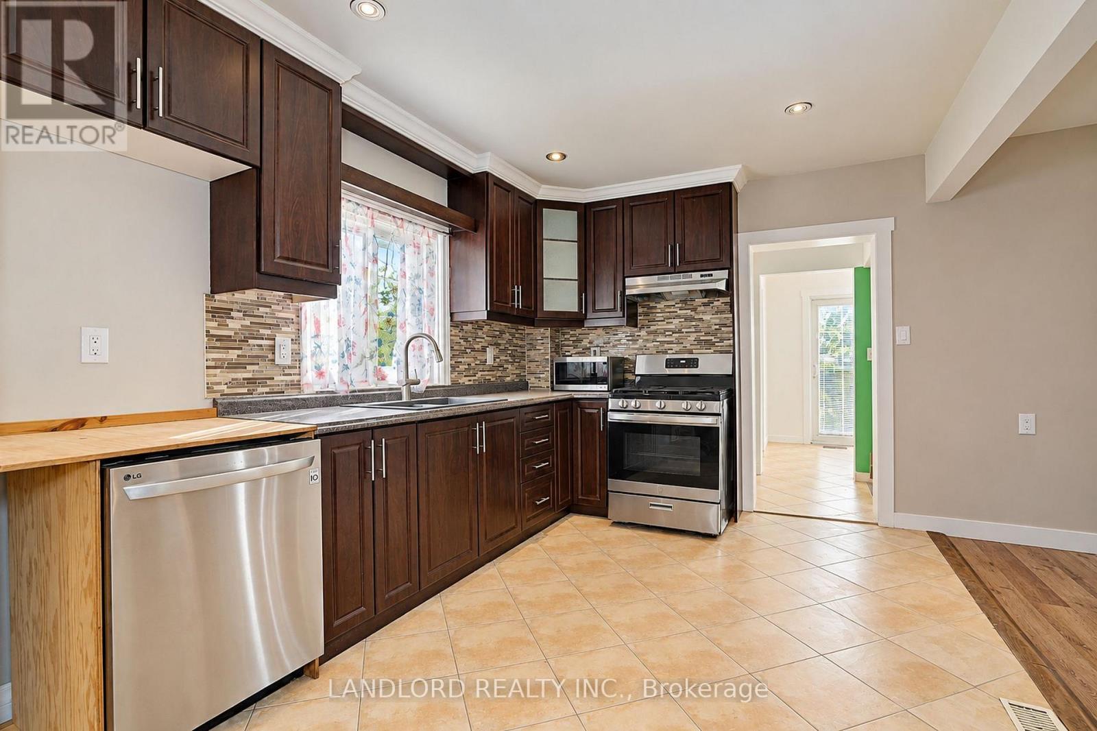 Main Fl - 45 Craydon Avenue, Toronto, Ontario  M6M 2C8 - Photo 19 - W13877412