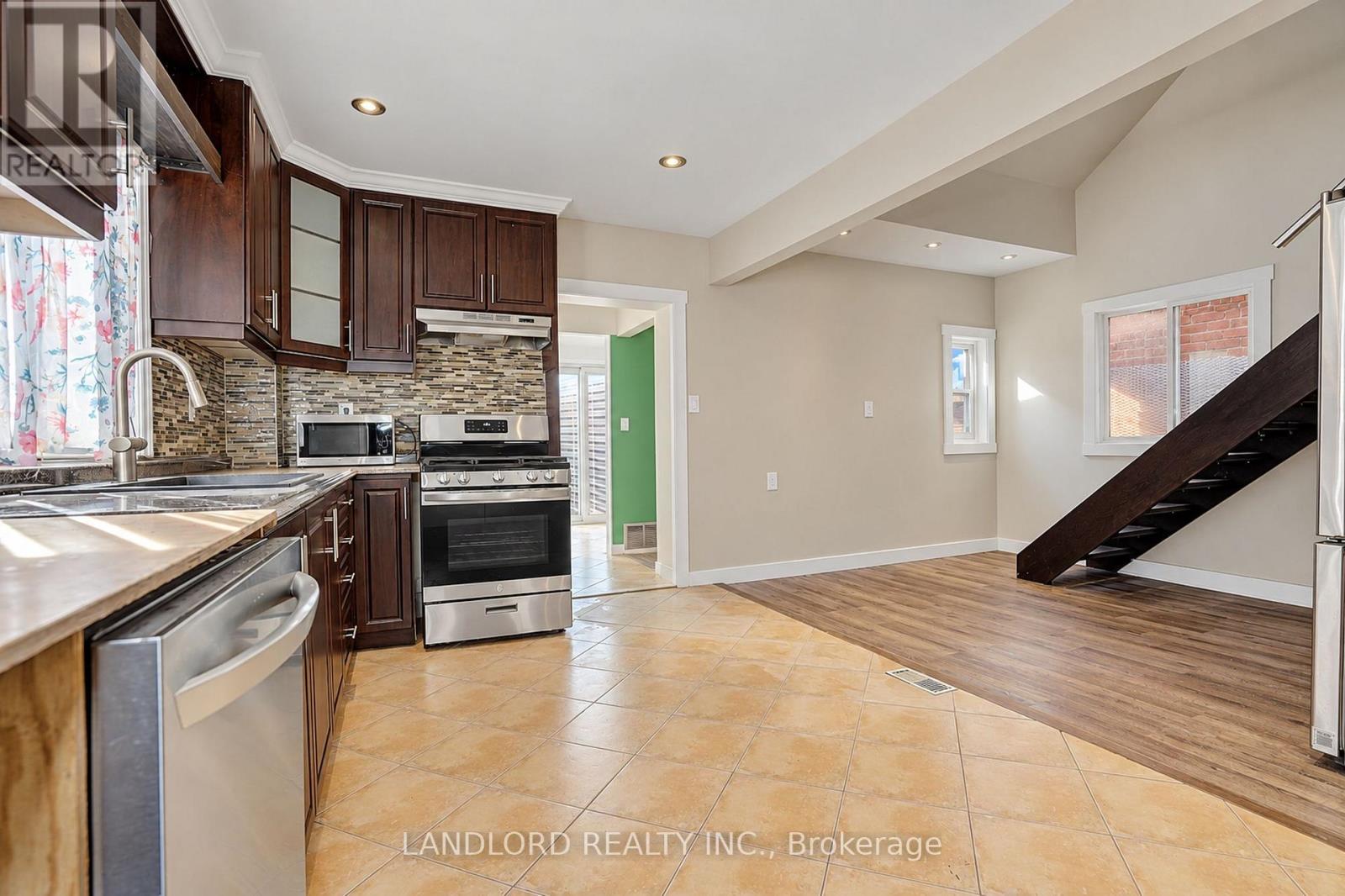 Main Fl - 45 Craydon Avenue, Toronto, Ontario  M6M 2C8 - Photo 21 - W13877412