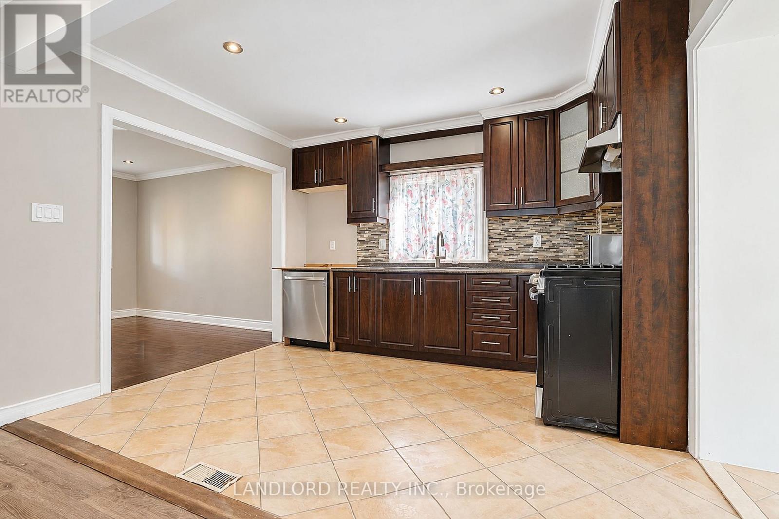 Main Fl - 45 Craydon Avenue, Toronto, Ontario  M6M 2C8 - Photo 23 - W13877412