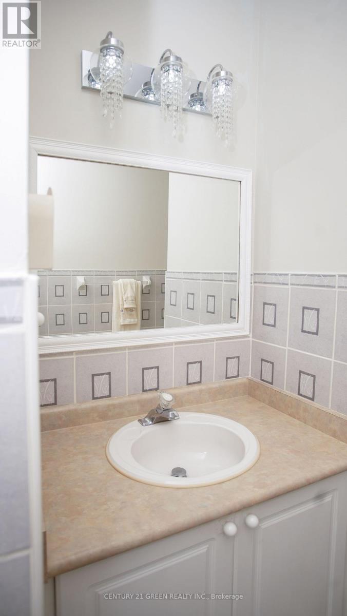 836 Avocado Crescent, Mississauga, Ontario  L5W 1K4 - Photo 17 - W13877562