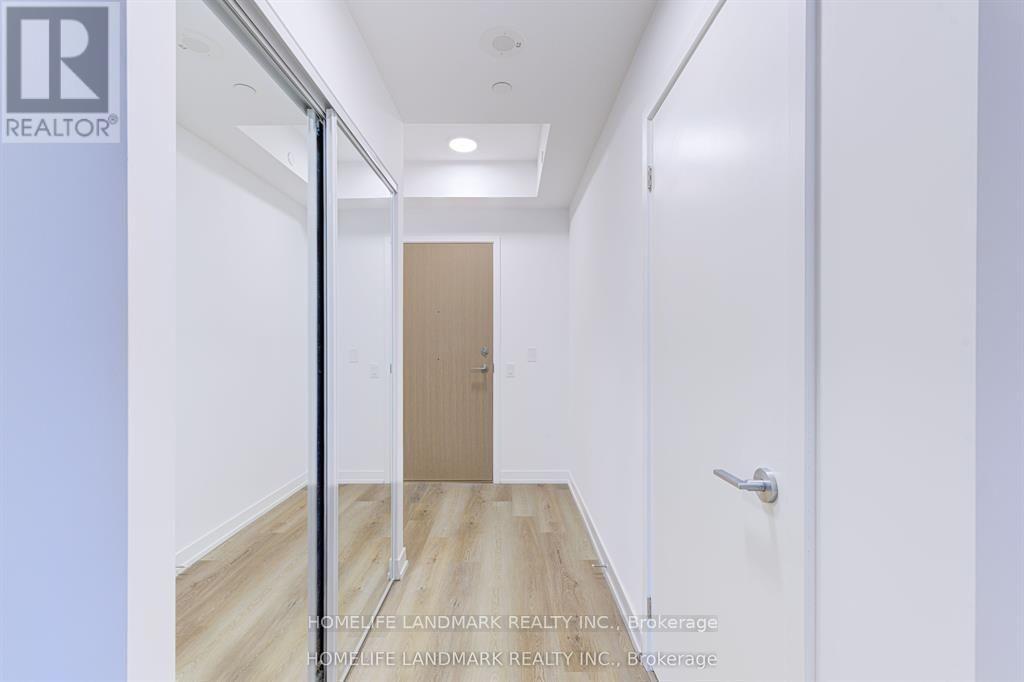 1112 - 395 Square One Drive, Mississauga, Ontario  L5B 0P6 - Photo 2 - W13877622