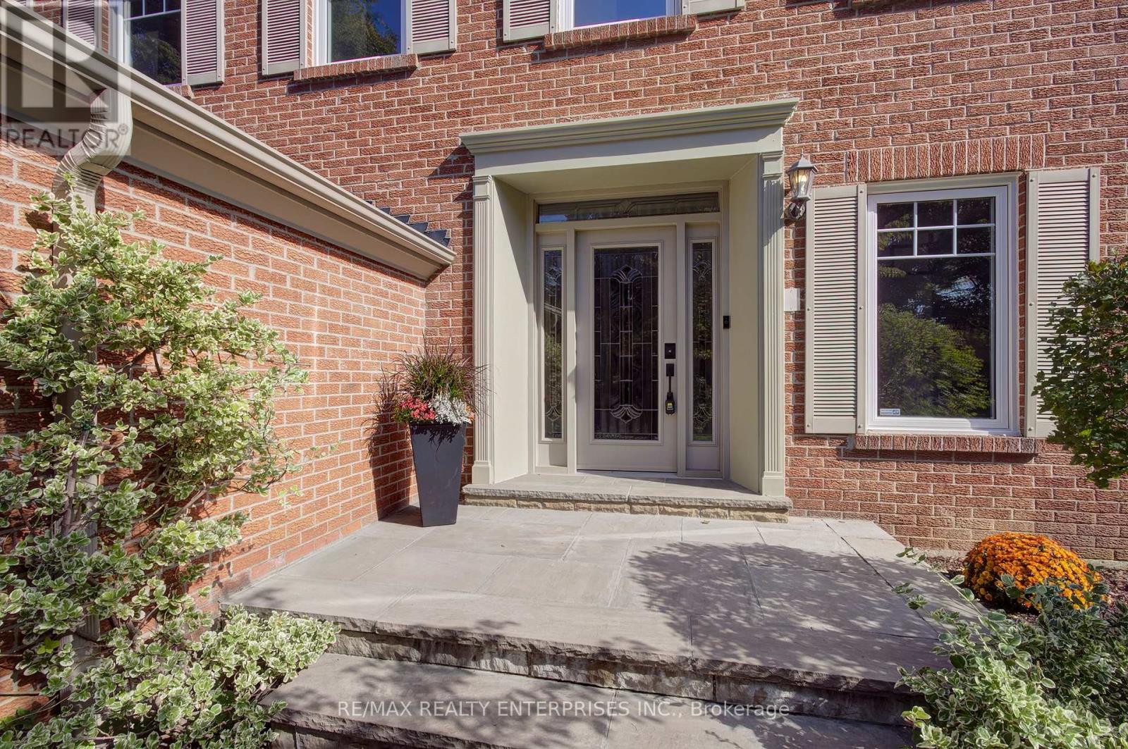 3523 KINGBIRD COURT Mississauga (Erin Mills) Ontario Canada L5L2P9 4