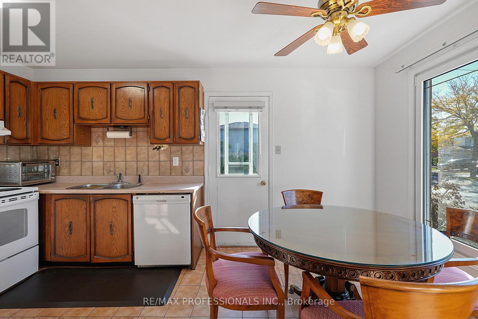 43 Franca Crescent, Toronto, Ontario  M9V 4T8 - Photo 10 - W13877634