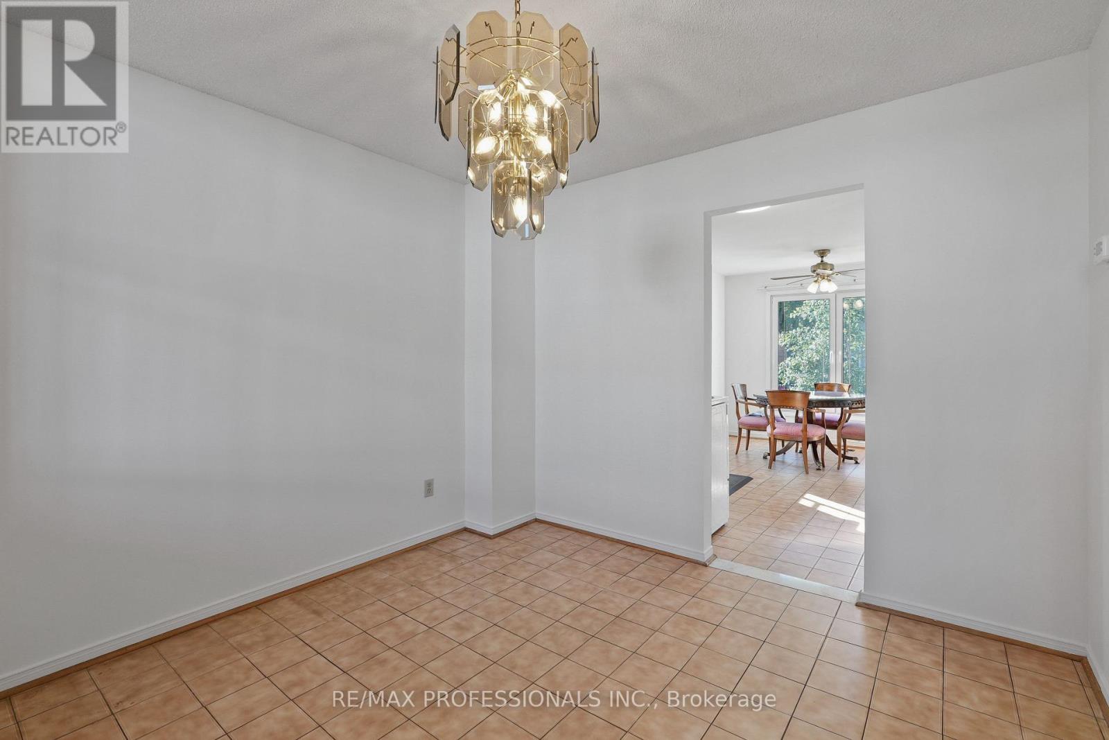 43 Franca Crescent, Toronto, Ontario  M9V 4T8 - Photo 13 - W13877634