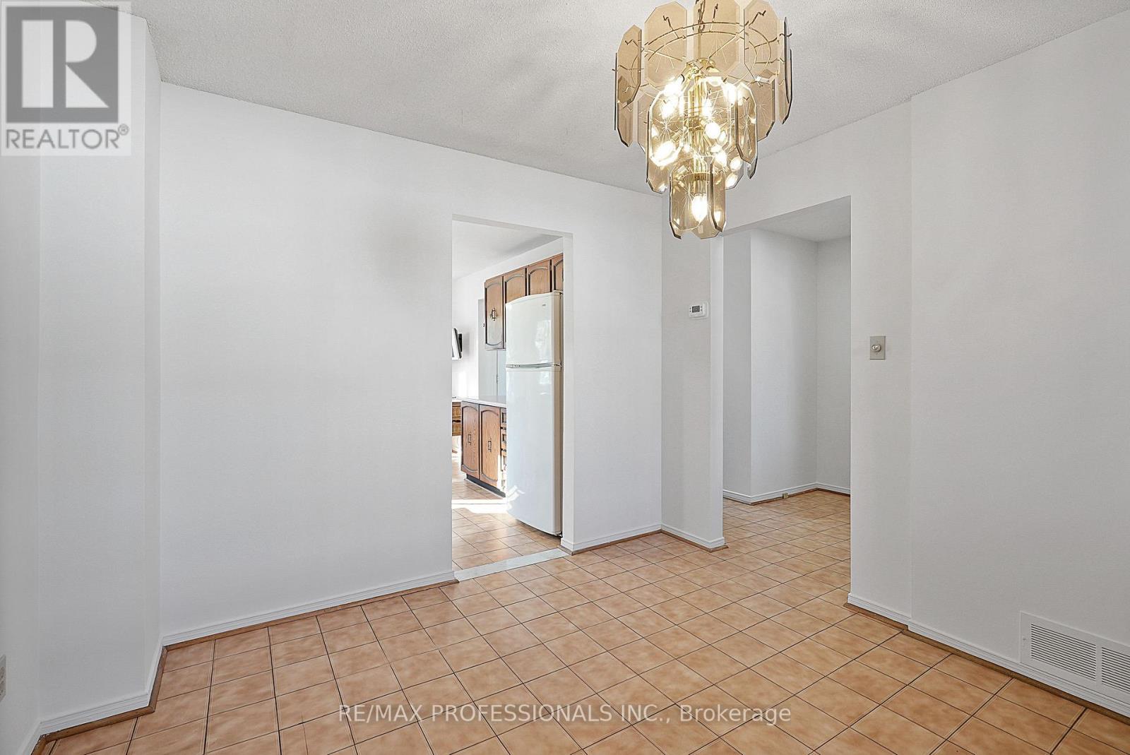 43 Franca Crescent, Toronto, Ontario  M9V 4T8 - Photo 14 - W13877634