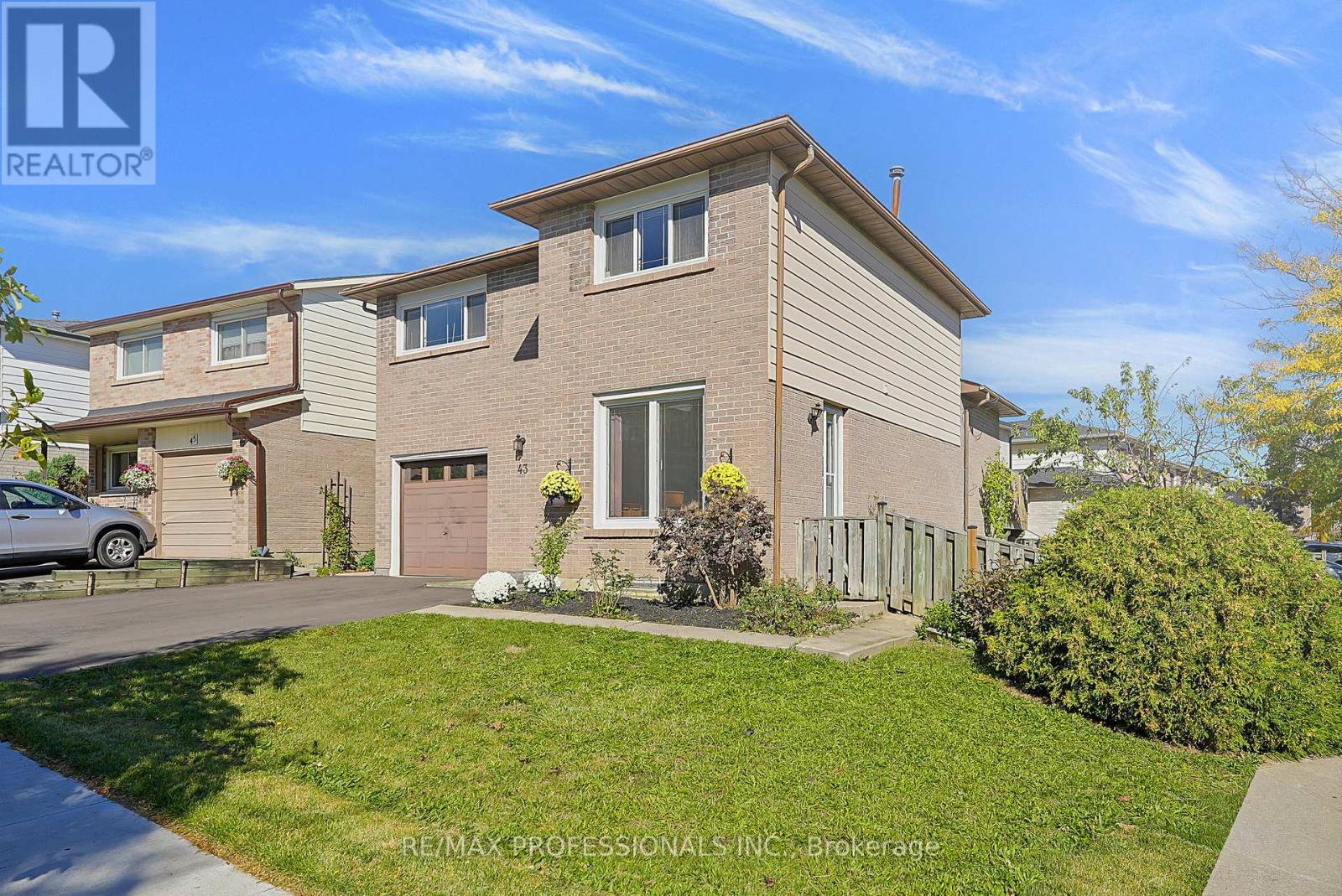 43 Franca Crescent, Toronto, Ontario  M9V 4T8 - Photo 2 - W13877634