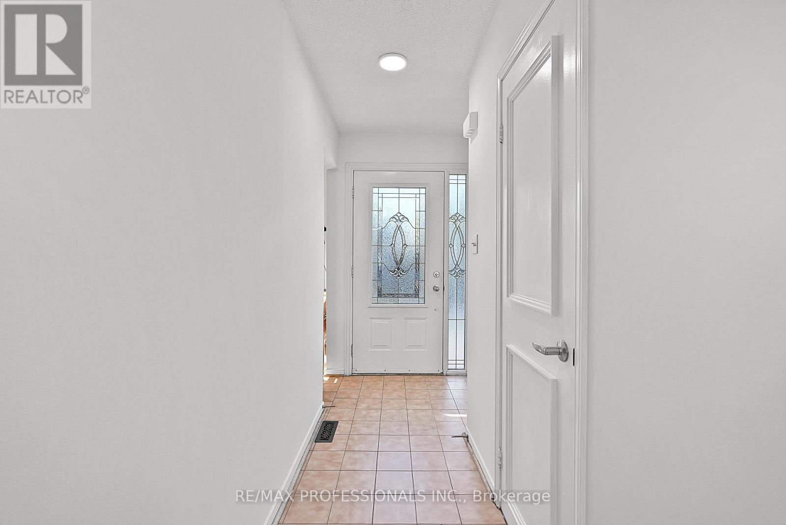 43 Franca Crescent, Toronto, Ontario  M9V 4T8 - Photo 5 - W13877634
