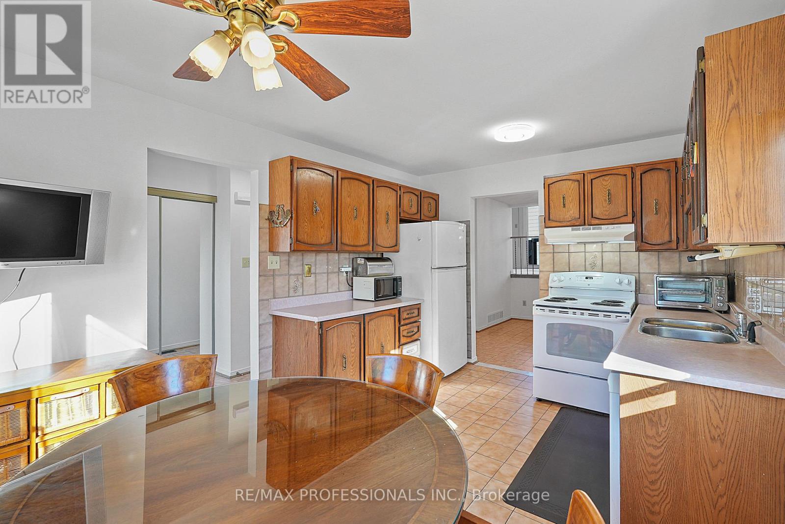 43 Franca Crescent, Toronto, Ontario  M9V 4T8 - Photo 6 - W13877634