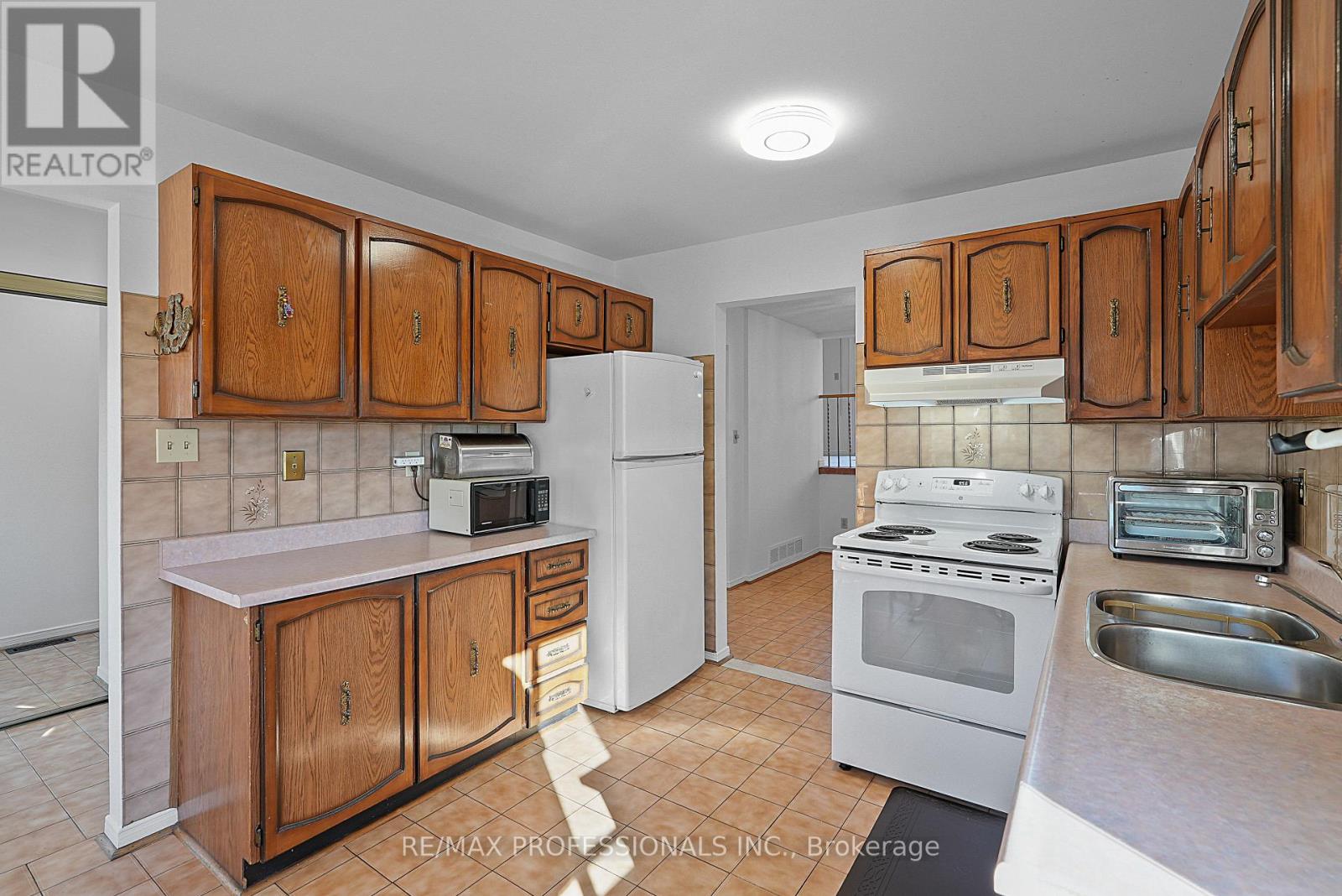 43 Franca Crescent, Toronto, Ontario  M9V 4T8 - Photo 7 - W13877634
