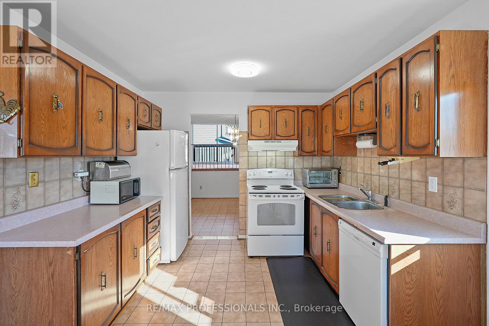43 Franca Crescent, Toronto, Ontario  M9V 4T8 - Photo 8 - W13877634